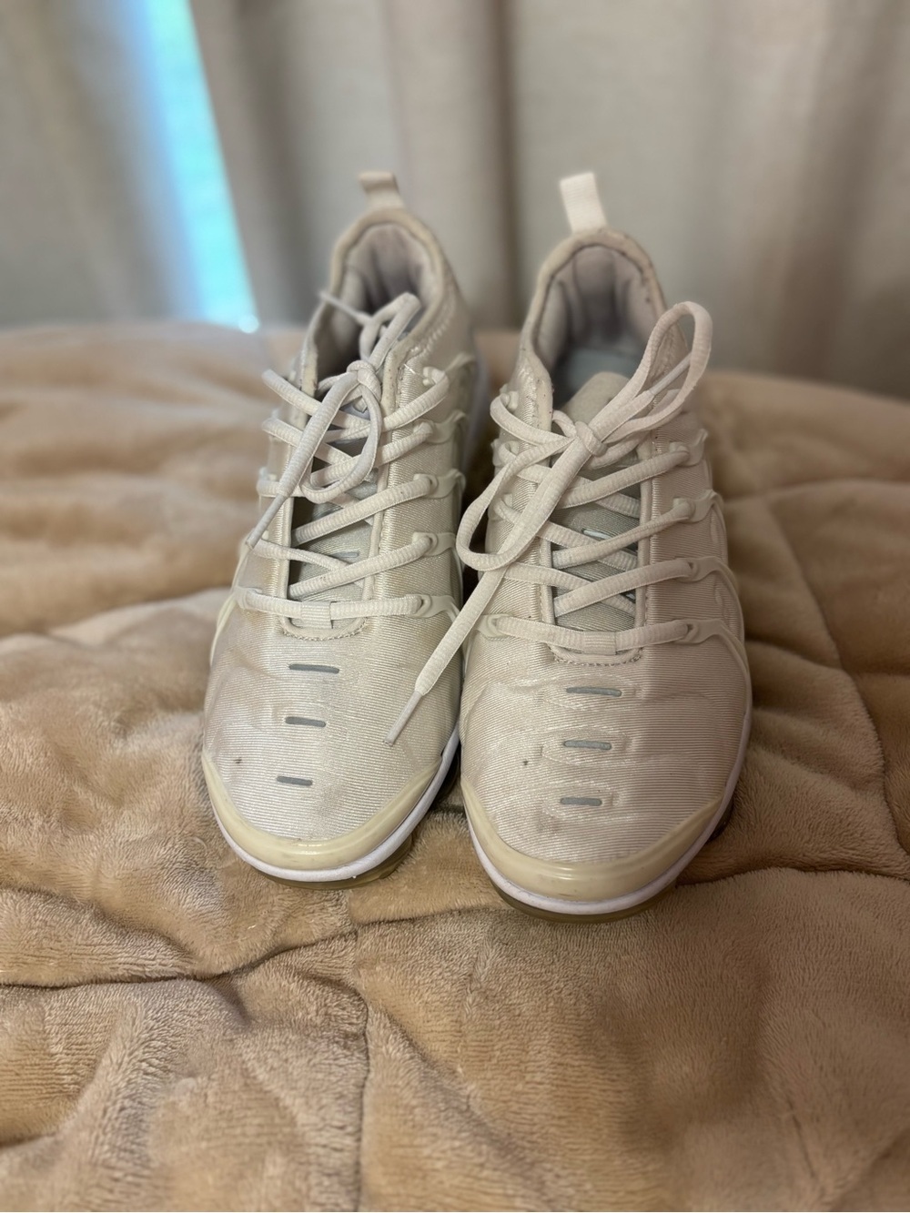 Nike women Sneakers in Cream/Beige - Picture 2 of 5